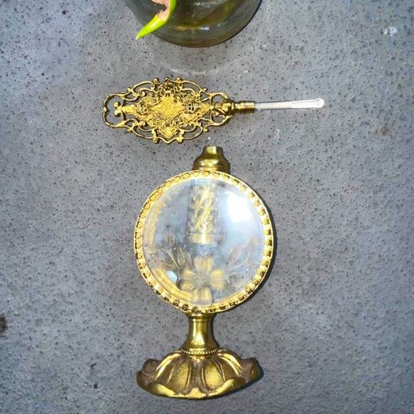 ⚜️VINTAGE BRASS & GLASS PARFÜM BOTTLE - Picture 4 of 4